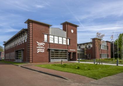 Voorkant van het gemeentehuis in Loppersum